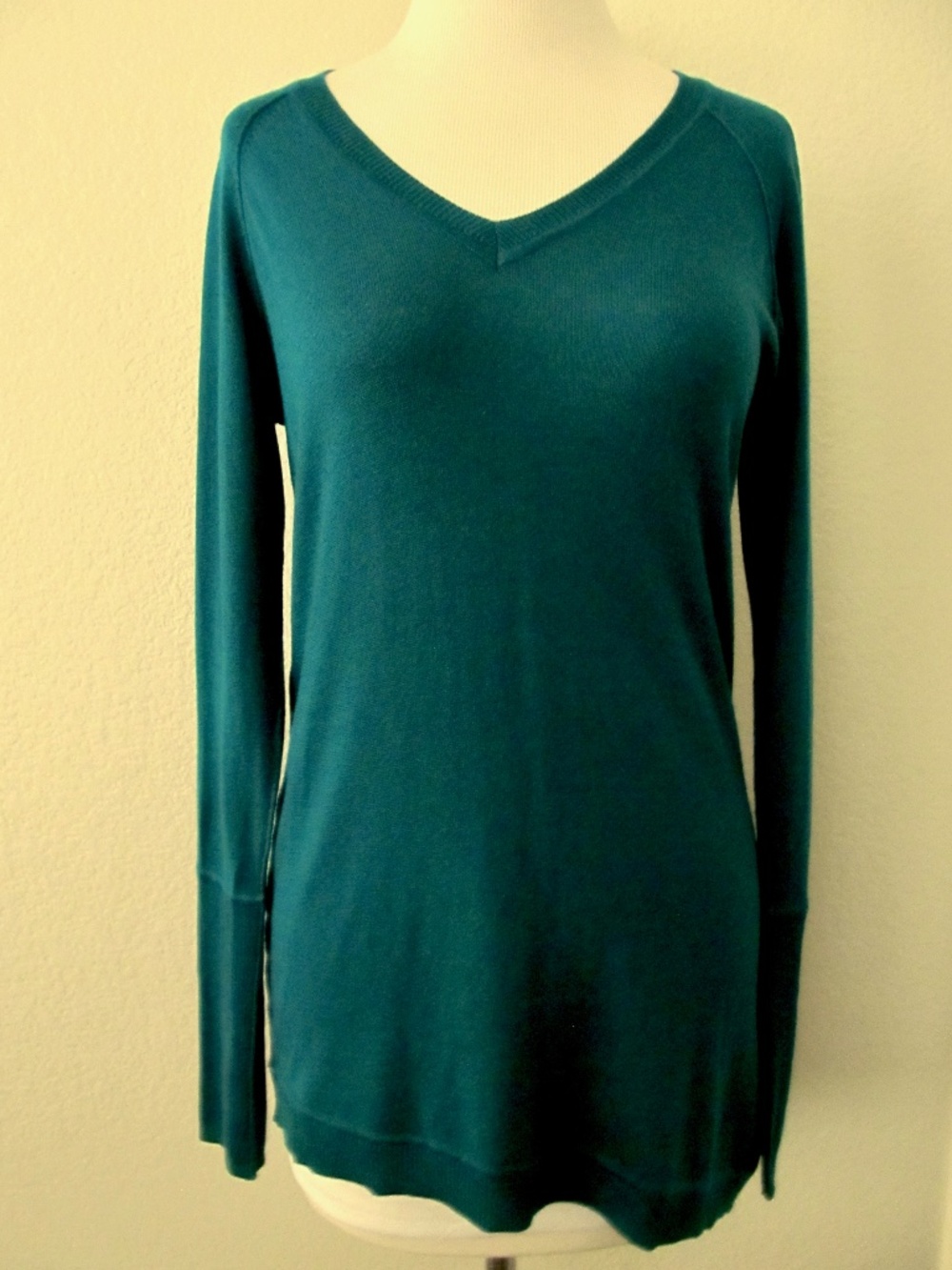 Bebe Pullover Sweater M L Dark Green Silk Cashmere Blend Knit V Neck Long Sleeve